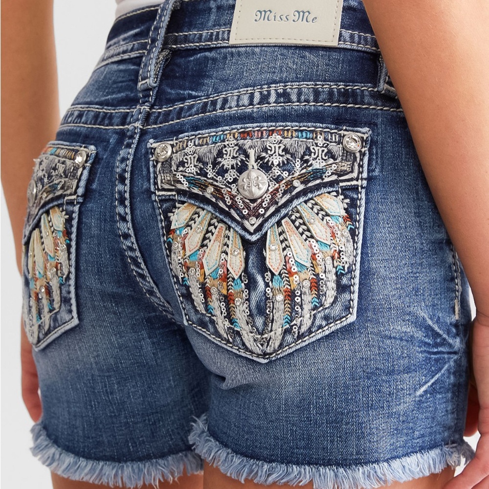 Miss Me Women's Embroidered Denim Shorts Size 23 NWOT